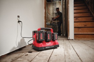 Werkteh Milwaukee M18PC6 punjač za 18V baterije 4932480162